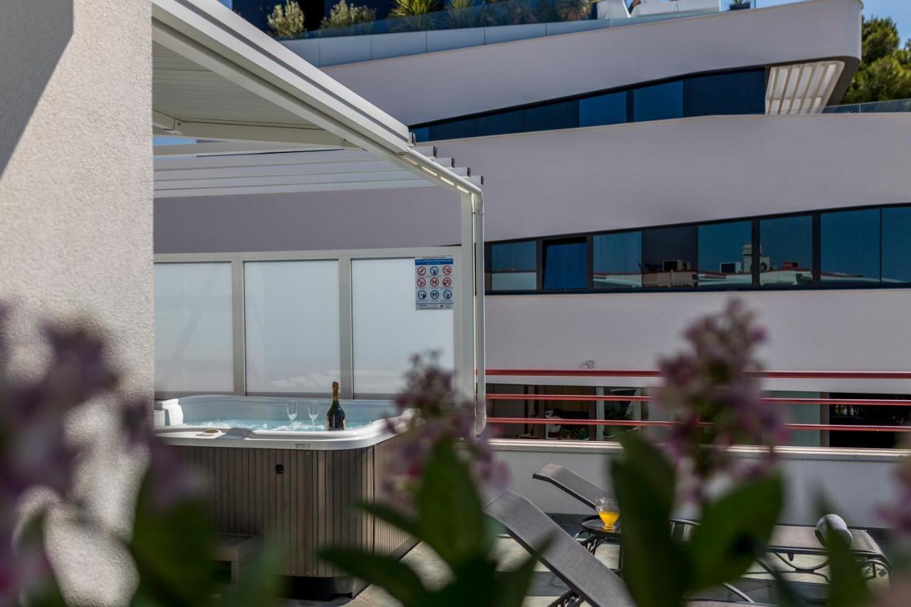 Seaside Penthouse With Hot Tub Sky Living Apartment Split Luaran gambar