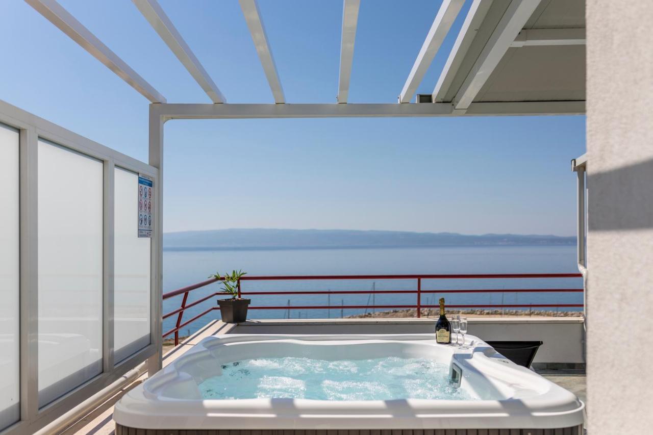 Seaside Penthouse With Hot Tub Sky Living Apartment Split Luaran gambar