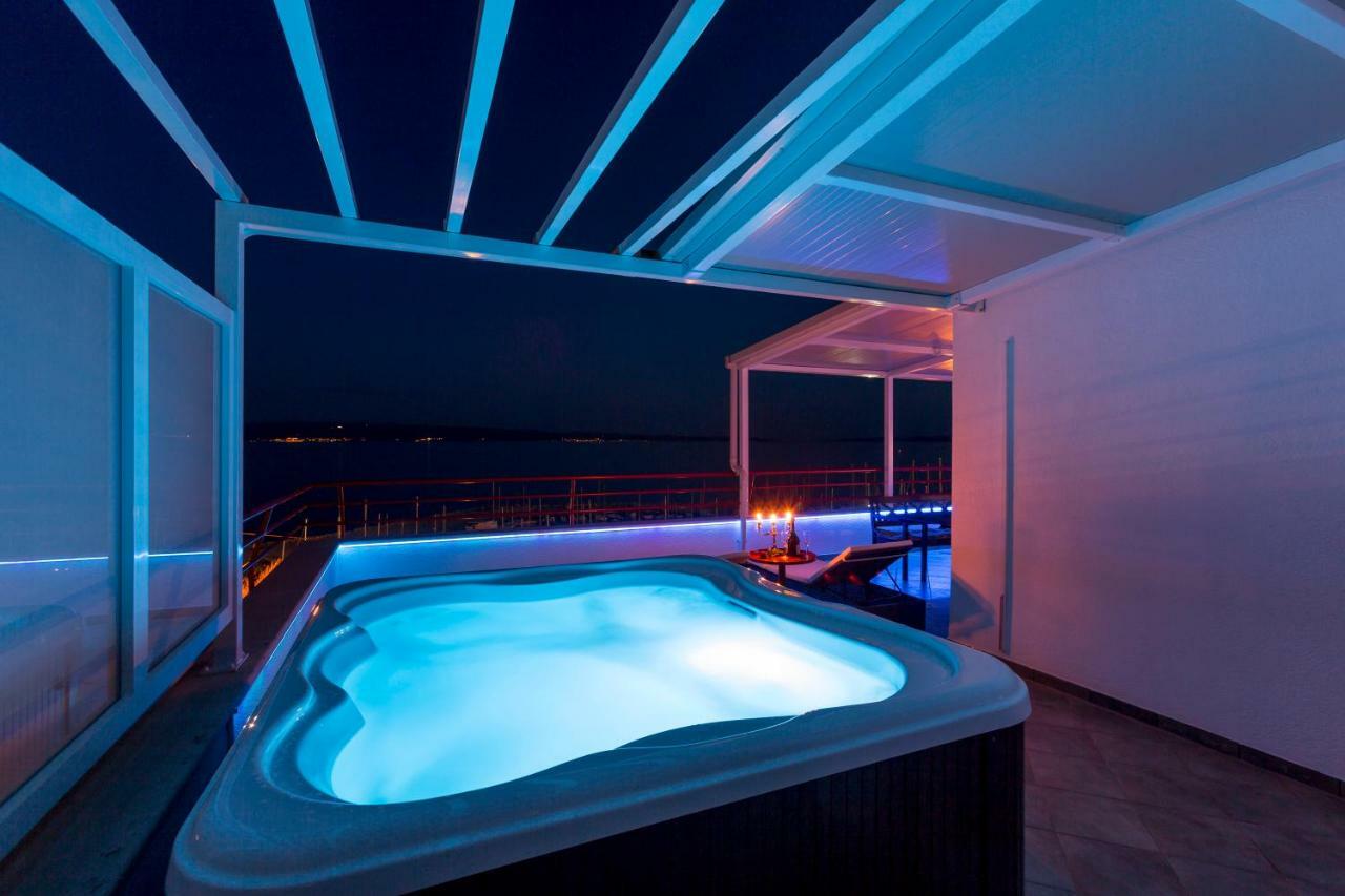 Seaside Penthouse With Hot Tub Sky Living Apartment Split Luaran gambar